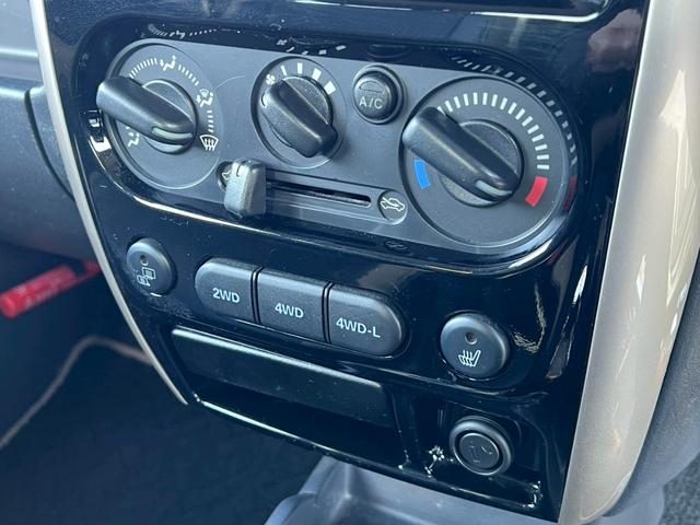 ジムニー ランドベンチャー【4WD◆特別仕様車】弊社直販◆7型ナビ ◆ターボ◆禁煙【Bluetooth対応/フルセグTV/CD/DVD】ETC車載器◆ハーフレザー◆HIDライト/フォグ◆ケンウッド製前後方ドライブレコーダー◆背面タイヤ◆キーレス◆2023年製造タイヤ(34枚目)