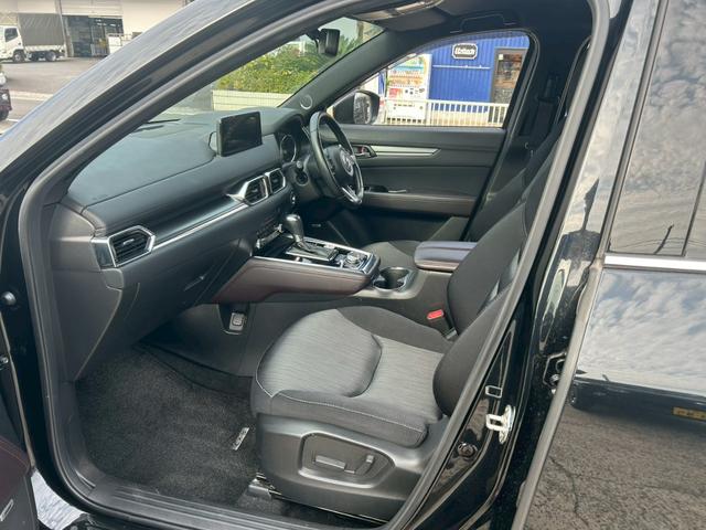 ＣＸ－８ ２５Ｓ　プロアクティブ【禁煙車／純正ナビ】◆３列シート　◆ＢＬＵＥＴＯＯＴＨ接続◆全方位カメラ◆コーナーセンサー◆ヘッドアップディスプレイ◆ブラインドスポットモニター◆レーダークルコン◆アイドリングストップ◆置くだけ充電◆ステアリングヒーター◆スペアキー（21枚目）