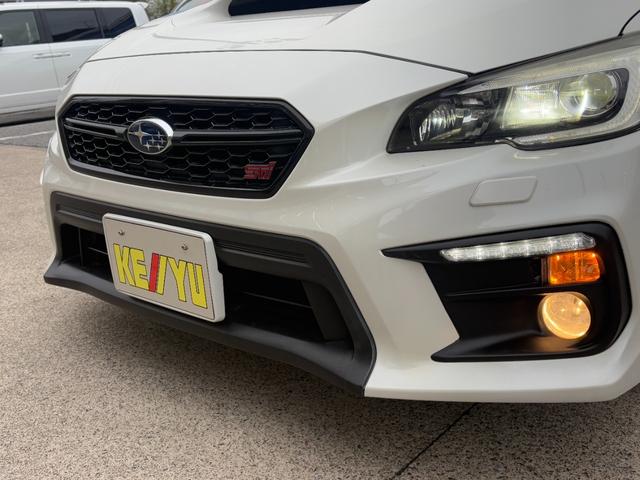 レヴォーグ ２．０ＧＴ－Ｓアイサイト　禁煙車　ＳＴＩエアロ　衝突軽減　車線逸脱警報　レーダークルコン　パドルシフト　ハーフレザー　ＳＤナビ　フルセグ　ＣＤ／ＤＶＤ再生　バックカメラ　ＥＴＣ　１７インチブラックホイール　ＬＥＤヘッドライト（6枚目）