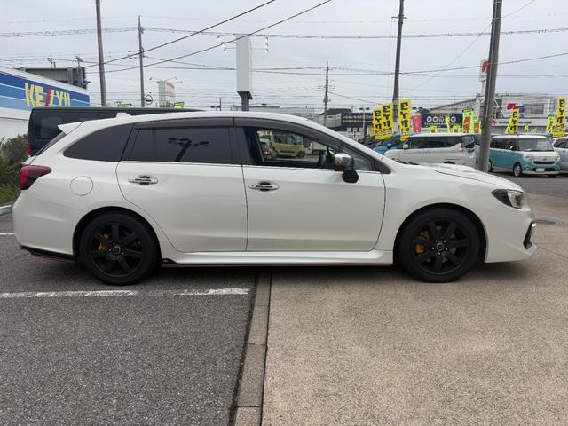 レヴォーグ ２．０ＧＴ－Ｓアイサイト　禁煙車　ＳＴＩエアロ　衝突軽減　車線逸脱警報　レーダークルコン　パドルシフト　ハーフレザー　ＳＤナビ　フルセグ　ＣＤ／ＤＶＤ再生　バックカメラ　ＥＴＣ　１７インチブラックホイール　ＬＥＤヘッドライト（11枚目）