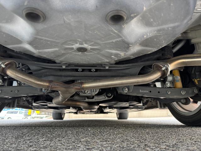 レヴォーグ 　禁煙車　当店下取　ＳＴＩエアロ　社外マフラー柿本改　パドルシフトエクステンション　レーダークルコン　ＢＭＳ　カロッェリアＳＤナビ　フルセグ　ＢＴオーディオ　バックカメラ　サイドカメラ　ＥＴＣ（8枚目）