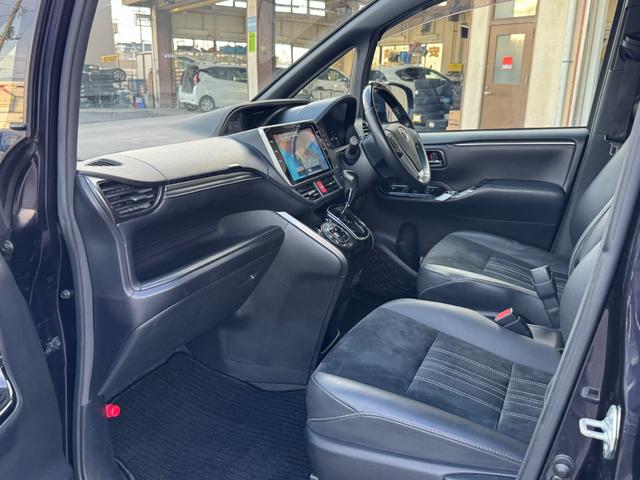 TOYOTA ESQUIRE GI PREMIUM PACKAGE BLACK TAILORED