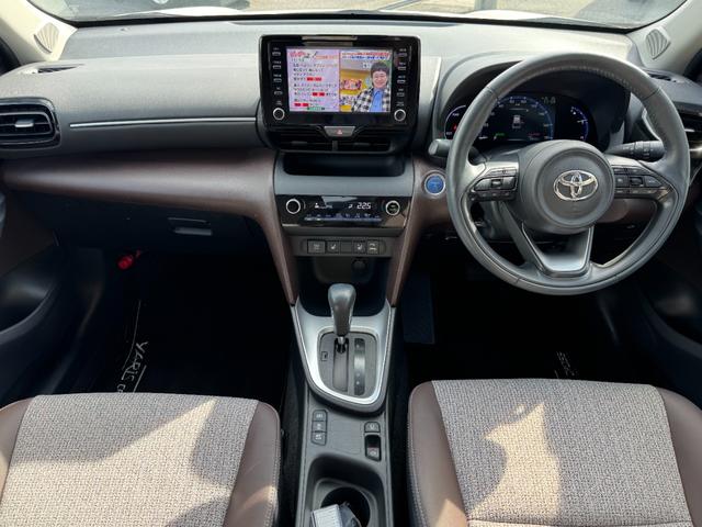 ヤリスクロス ハイブリッドＺ　ディスプレイナビ　ＴＶキット　ナビゲーションキット　フルセグ　Ｂｌｕｅｔｏｏｔｈ　バックカメラ　ＥＴＣ　ワンオーナー　禁煙　シートヒーター　ＵＳＢ入力　ドラレコ　コーナーセンサー　スマートキー（13枚目）