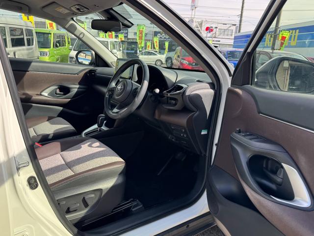 ヤリスクロス ハイブリッドＺ　ディスプレイナビ　ＴＶキット　ナビゲーションキット　フルセグ　Ｂｌｕｅｔｏｏｔｈ　バックカメラ　ＥＴＣ　ワンオーナー　禁煙　シートヒーター　ＵＳＢ入力　ドラレコ　コーナーセンサー　スマートキー（28枚目）