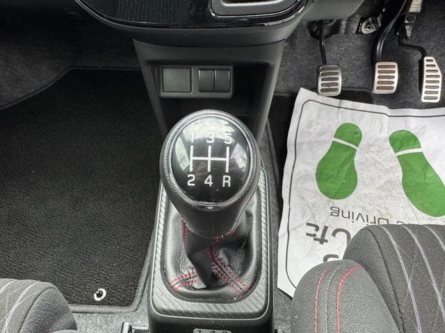 アルトワークス ベースグレード　５ＭＴ　レカロシート　純正ナビ　フルセグ　Ｂｌｕｅｔｏｏｔｈ　禁煙　ワンオーナー　スマートキー　ＵＳＢ入力　取説　保証書　ターボ車　オートエアコン　純正１５ＡＷ（12枚目）