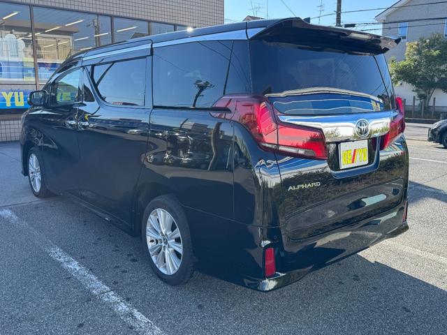 アルファード ２．５Ｓ　９インチディスプレイオーディオ　ナビキット　フルセグＴＶ　デジタルミラー　８人乗り　４ＷＤ　ＣＤ　ＤＶＤ　両側電動スライドドア　後席モニター　ＥＴＣ　コーナーセンサー　ＬＥＤライト　オートハイビーム（8枚目）