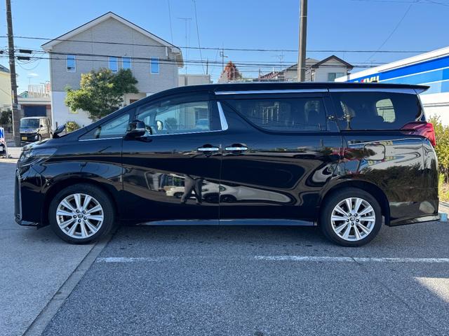 アルファード ２．５Ｓ　９インチディスプレイオーディオ　ナビキット　フルセグＴＶ　デジタルミラー　８人乗り　４ＷＤ　ＣＤ　ＤＶＤ　両側電動スライドドア　後席モニター　ＥＴＣ　コーナーセンサー　ＬＥＤライト　オートハイビーム（9枚目）