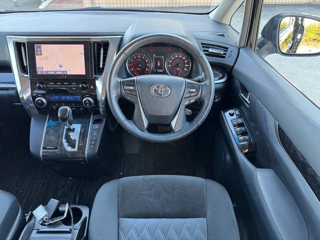 アルファード ２．５Ｓ　９インチディスプレイオーディオ　ナビキット　フルセグＴＶ　デジタルミラー　８人乗り　４ＷＤ　ＣＤ　ＤＶＤ　両側電動スライドドア　後席モニター　ＥＴＣ　コーナーセンサー　ＬＥＤライト　オートハイビーム（10枚目）