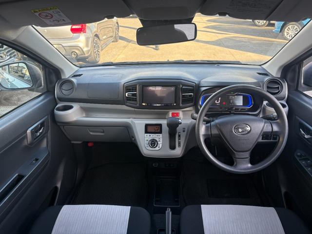 ミライース G SAIII 禁煙車 衝突軽減 車線逸脱警報 スマートキー LEDヘッドライト オートハイビーム クリアランスソナー アイドリングストップ シートヒーター BTオーディオ CD/DVD再生 プッシュスタート(3枚目)