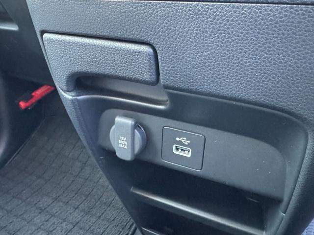 フリード ｅ：ＨＥＶエアー　ＥＸ　９インチナビ　エアロバンパー　フルセグ　Ｂｌｕｅｔｏｏｔｈ　ＥＴＣ　ワンオーナー　両側電動スライド　リヤスポイラー　ハーフレザー　シートヒーター　禁煙　ローダウン　ＢＳＭ　レーダークルーズ（18枚目）