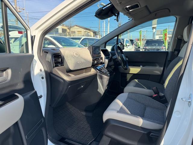 フリード ｅ：ＨＥＶエアー　ＥＸ　９インチナビ　エアロバンパー　フルセグ　Ｂｌｕｅｔｏｏｔｈ　ＥＴＣ　ワンオーナー　両側電動スライド　リヤスポイラー　ハーフレザー　シートヒーター　禁煙　ローダウン　ＢＳＭ　レーダークルーズ（31枚目）