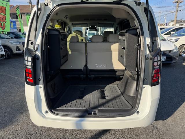 フリード ｅ：ＨＥＶエアー　ＥＸ　９インチナビ　エアロバンパー　フルセグ　Ｂｌｕｅｔｏｏｔｈ　ＥＴＣ　ワンオーナー　両側電動スライド　リヤスポイラー　ハーフレザー　シートヒーター　禁煙　ローダウン　ＢＳＭ　レーダークルーズ（36枚目）