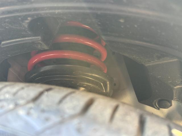 フリード ｅ：ＨＥＶエアー　ＥＸ　９インチナビ　エアロバンパー　フルセグ　Ｂｌｕｅｔｏｏｔｈ　ＥＴＣ　ワンオーナー　両側電動スライド　リヤスポイラー　ハーフレザー　シートヒーター　禁煙　ローダウン　ＢＳＭ　レーダークルーズ（43枚目）