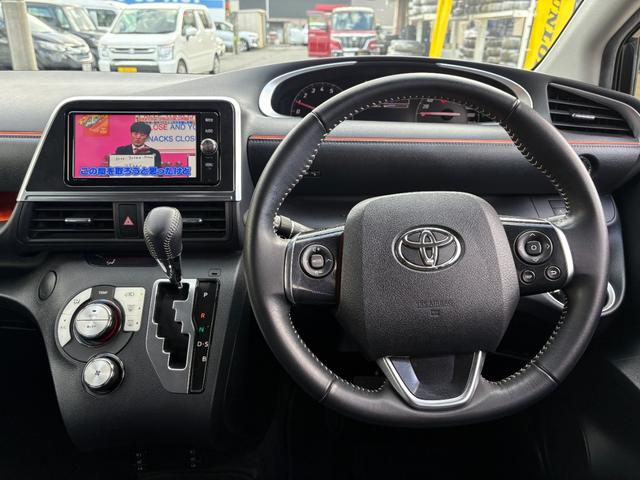 シエンタ G 禁煙車 衝突軽減 車線逸脱警報 両側パワースライド バックカメラ 純正ナビ フルセグ BTオーディオ CD/DVD再生 シートヒーター オートハイビーム ETC スマトキー プッシュスタート(16枚目)