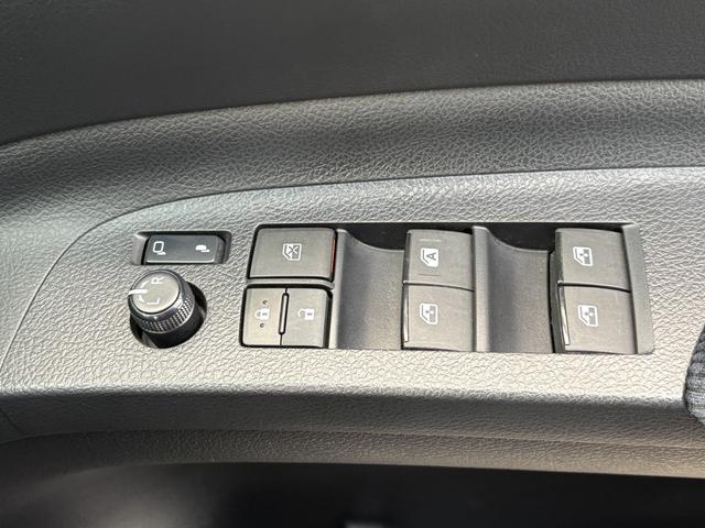 シエンタ G 禁煙車 衝突軽減 車線逸脱警報 両側パワースライド バックカメラ 純正ナビ フルセグ BTオーディオ CD/DVD再生 シートヒーター オートハイビーム ETC スマトキー プッシュスタート(32枚目)