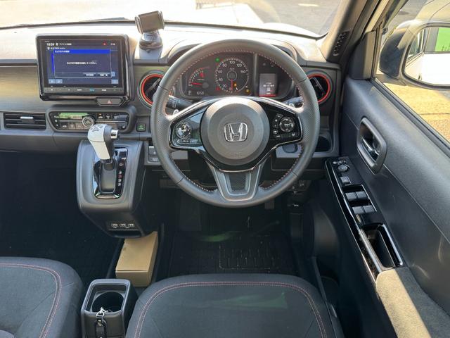 Ｎ－ＯＮＥ ＲＳ　８インチギャザーズナビ　フルセグＴＶ　Ｂｌｕｅｔｏｏｔｈ　ホンダセンシング　コーナーセンサー　車線逸脱　シートヒーター　純正ドラレコ　禁煙　ワンオーナー　レーダークルーズ　取説　保証書（10枚目）
