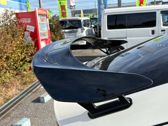 シビック タイプＲ　６ＭＴ　ターボ　１オーナー　禁煙車　ホンダコネクト　バックカメラ　純正１９インチＡＷ　Ｂｒｅｍｂｏキャリパー　フルＬＥＤヘッド　＋Ｒモードスイッチ　大型リヤスポイラー　ＥＴＣ２．０　ドラレコ（8枚目）