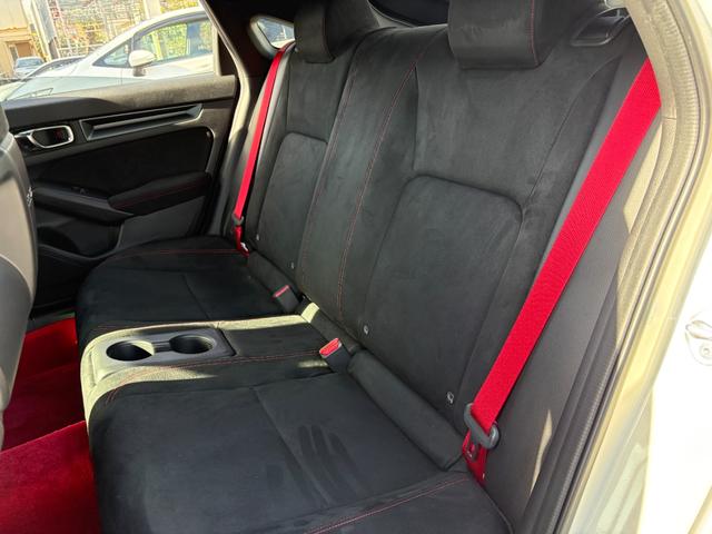 シビック タイプＲ　６ＭＴ　ターボ　１オーナー　禁煙車　ホンダコネクト　バックカメラ　純正１９インチＡＷ　Ｂｒｅｍｂｏキャリパー　フルＬＥＤヘッド　＋Ｒモードスイッチ　大型リヤスポイラー　ＥＴＣ２．０　ドラレコ（21枚目）