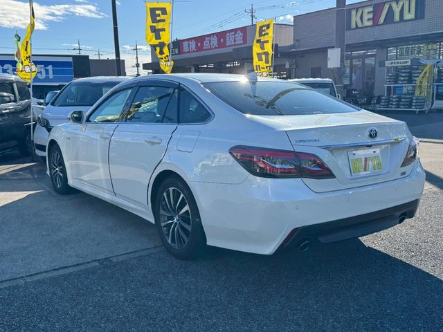 クラウンハイブリッド Ｓ　Ｃパッケージ　純正メーカーナビ　シート＆ハンドルヒーター　バックカメラ　ブラインドスポットモニター　レーダークルーズ　Ｂｌｕｅｔｏｏｔｈ　ＴＶキット　ＥＴＣ　パワーシート　スペアキー　ワンオーナー（7枚目）