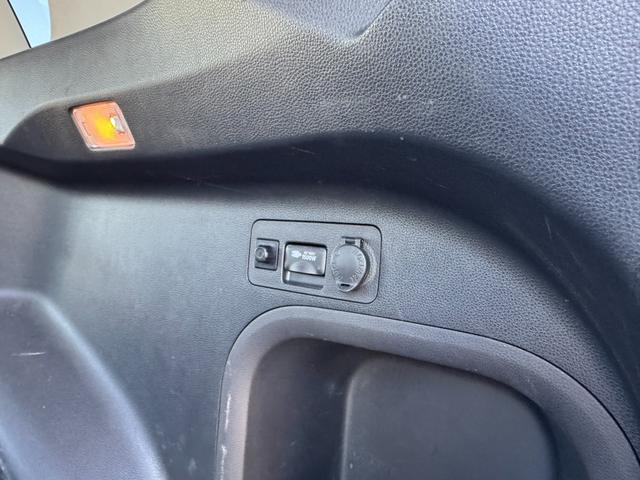 ＲＡＶ４ ハイブリッドＸ　純正７インチナビ　Ｂｌｕｅｔｏｏｔｈ　バックカメラ　フルセグ　ＤＶＤ　モードセレクター　バックカメラ　コーナーセンサー　クルコン　ＢＳＭ　車線逸脱　ＥＴＣ２．０　保証書　取説（32枚目）