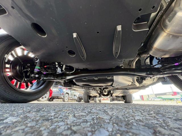 ヤリスクロス ハイブリッドＺ　アドベンチャー　登録済未使用車／禁煙／　衝突被害軽減システム／コーナーセンサー／ＢＳＭ／追従クルコン／電動リアゲート／ヒーター付ブラウン革シート／メーカーオプションナビ／全方位カメラ／ＥＴＣ２．０／ルーフレール／ステアリングヒーター／保証書（46枚目）