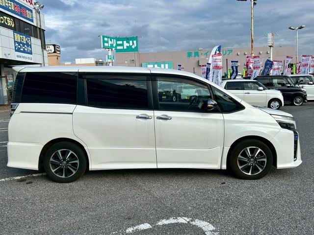 ヴォクシー ZS 煌 千葉直仕入/純正10型ナビ&12.1型後席モニター/バックカメラ/両側パワースライド/衝突被害軽減システム/Bluetoothオーディオ/純正アルミ/レーンキープアシスト/ETC/ドライブレコーダー(8枚目)