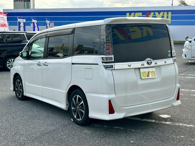 ヴォクシー ZS 煌 千葉直仕入/純正10型ナビ&12.1型後席モニター/バックカメラ/両側パワースライド/衝突被害軽減システム/Bluetoothオーディオ/純正アルミ/レーンキープアシスト/ETC/ドライブレコーダー(11枚目)