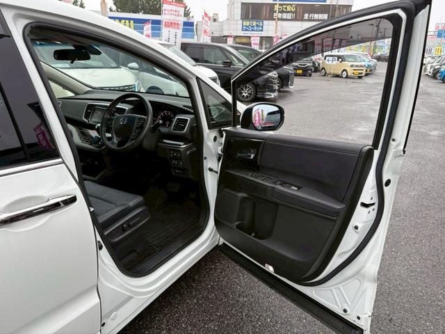 オデッセイ アブソルート・EXホンダセンシング 本革シート 禁煙 衝突被害軽減システム 全方位カメラ ブラインドスポットモニター 純正ナビ フルセグ CD DVD USB Bluetooth 両側パワースライドドア フリップダウンモニター(14枚目)