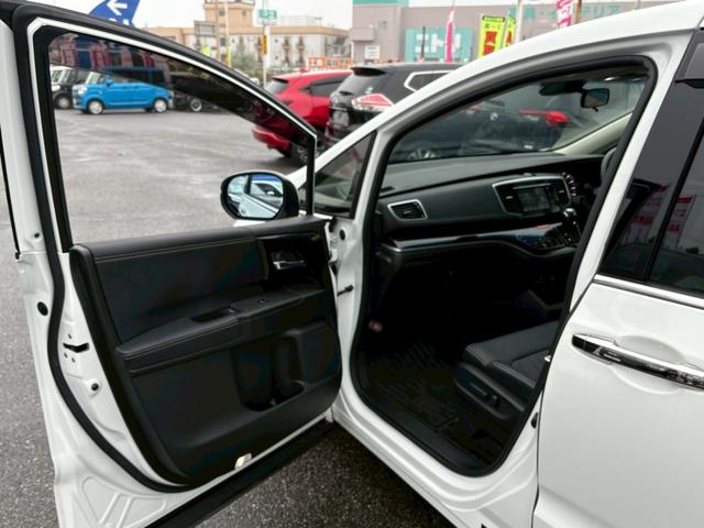 オデッセイ アブソルート・EXホンダセンシング 本革シート 禁煙 衝突被害軽減システム 全方位カメラ ブラインドスポットモニター 純正ナビ フルセグ CD DVD USB Bluetooth 両側パワースライドドア フリップダウンモニター(18枚目)