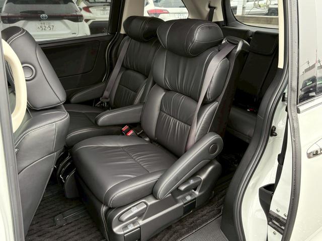 オデッセイ アブソルート・EXホンダセンシング 本革シート 禁煙 衝突被害軽減システム 全方位カメラ ブラインドスポットモニター 純正ナビ フルセグ CD DVD USB Bluetooth 両側パワースライドドア フリップダウンモニター(19枚目)