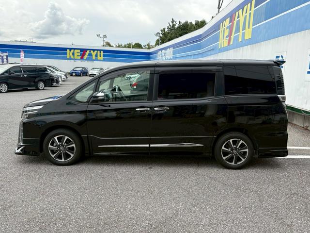 ヴォクシー ＺＳ　煌ＩＩＩ　後期型／１０型純正ナビ＆１２．１型後席モニター／モデリスタエアロ／衝突被害軽減ブレーキ／ＨＤＭＩ／走行中ＴＶ視聴可能／バックカメラ／ＥＴＣ／両側パワースライドドア／コーナーセンサー／純正アルミ／禁煙（12枚目）