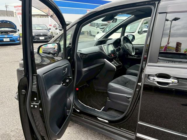 ヴォクシー ＺＳ　煌ＩＩＩ　後期型／１０型純正ナビ＆１２．１型後席モニター／モデリスタエアロ／衝突被害軽減ブレーキ／ＨＤＭＩ／走行中ＴＶ視聴可能／バックカメラ／ＥＴＣ／両側パワースライドドア／コーナーセンサー／純正アルミ／禁煙（34枚目）
