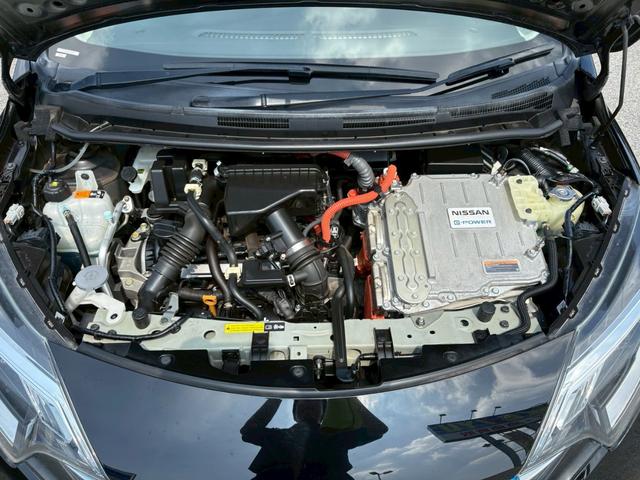 ノート e-パワー メダリスト 禁煙 衝突被害軽減システム 全方位カメラ ETC ワンセグTV LEDヘッドライト フルエアロ スマートキー キーレス 運転席エアバック 助手席エアバック ABS パワーウィンドウ アルミホイール(40枚目)