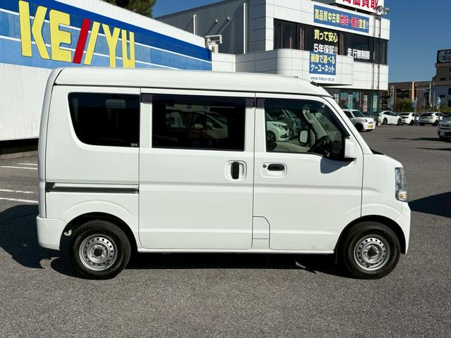 エブリイ ＰＣリミテッド　禁煙　衝突被害軽減システム　レーンアシスト　バックカメラ　社外ナビ　ＣＤ　ＤＶＤ　ミュージックサーバー　Ｂｌｕｅｔｏｏｔｈオーディオ　ＥＴＣ　ドラレコ前　オートライト　横滑り防止　コーナーセンサー（8枚目）