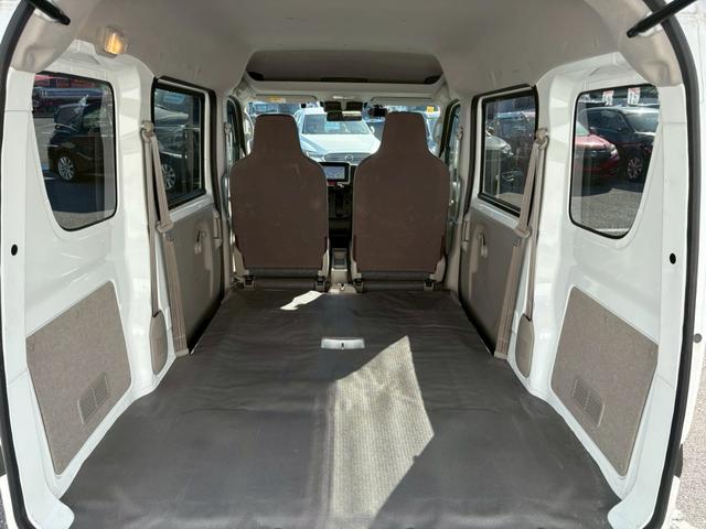 エブリイ ＰＣリミテッド　禁煙　衝突被害軽減システム　レーンアシスト　バックカメラ　社外ナビ　ＣＤ　ＤＶＤ　ミュージックサーバー　Ｂｌｕｅｔｏｏｔｈオーディオ　ＥＴＣ　ドラレコ前　オートライト　横滑り防止　コーナーセンサー（22枚目）