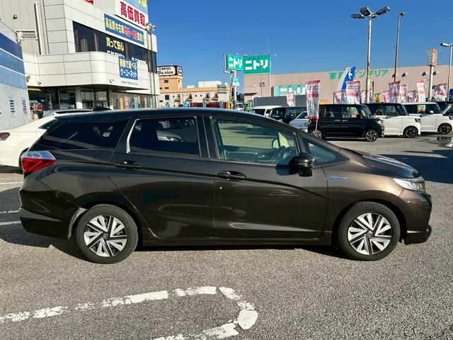 シャトル 　社外７インチナビ／ハーフレザーシート／ＬＥＤヘッドライト／Ｂｌｕｅｔｏｏｔｈオーディオ／クルーズコントロール／コーナーセンサー／バックカメラ／ＥＴＣ／パドルシフト／ステアリングリモコン／禁煙（8枚目）