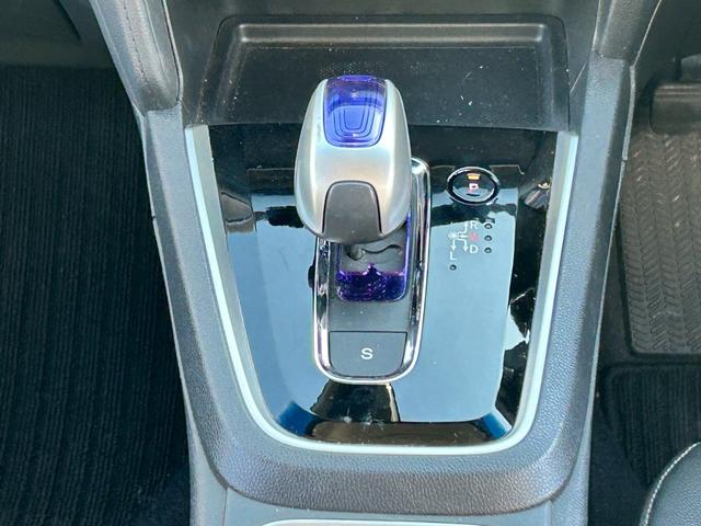 シャトル 　社外７インチナビ／ハーフレザーシート／ＬＥＤヘッドライト／Ｂｌｕｅｔｏｏｔｈオーディオ／クルーズコントロール／コーナーセンサー／バックカメラ／ＥＴＣ／パドルシフト／ステアリングリモコン／禁煙（19枚目）