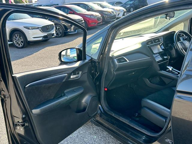 シャトル 　社外７インチナビ／ハーフレザーシート／ＬＥＤヘッドライト／Ｂｌｕｅｔｏｏｔｈオーディオ／クルーズコントロール／コーナーセンサー／バックカメラ／ＥＴＣ／パドルシフト／ステアリングリモコン／禁煙（30枚目）