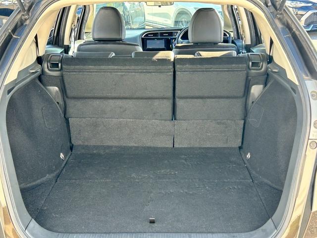 シャトル 　社外７インチナビ／ハーフレザーシート／ＬＥＤヘッドライト／Ｂｌｕｅｔｏｏｔｈオーディオ／クルーズコントロール／コーナーセンサー／バックカメラ／ＥＴＣ／パドルシフト／ステアリングリモコン／禁煙（33枚目）