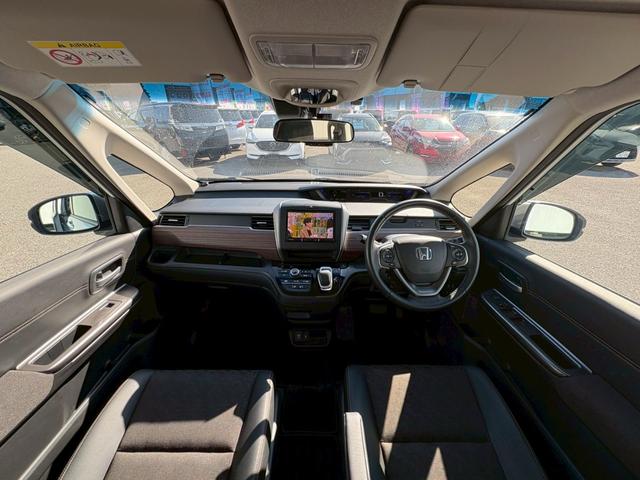 フリードハイブリッド ハイブリッド・クロスター　禁煙　ワンオーナー　ベースキャリア　衝突被害軽減システム　レーンアシスト　クルーズコントロール　横滑り防止　社外ナビ　フルセグ　ＣＤ　ＤＶＤ　ＵＳＢ　Ｂｌｕｅｔｏｏｔｈ　バックカメラ　ドラレコ前後（6枚目）