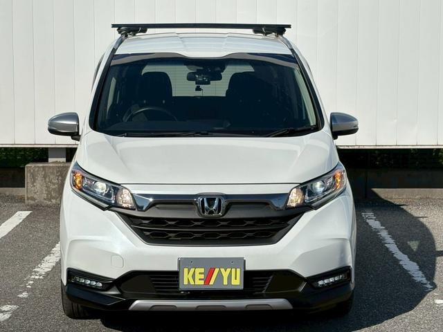 フリードハイブリッド ハイブリッド・クロスター　禁煙　ワンオーナー　ベースキャリア　衝突被害軽減システム　レーンアシスト　クルーズコントロール　横滑り防止　社外ナビ　フルセグ　ＣＤ　ＤＶＤ　ＵＳＢ　Ｂｌｕｅｔｏｏｔｈ　バックカメラ　ドラレコ前後（7枚目）