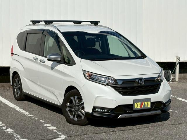 フリードハイブリッド ハイブリッド・クロスター　禁煙　ワンオーナー　ベースキャリア　衝突被害軽減システム　レーンアシスト　クルーズコントロール　横滑り防止　社外ナビ　フルセグ　ＣＤ　ＤＶＤ　ＵＳＢ　Ｂｌｕｅｔｏｏｔｈ　バックカメラ　ドラレコ前後（8枚目）