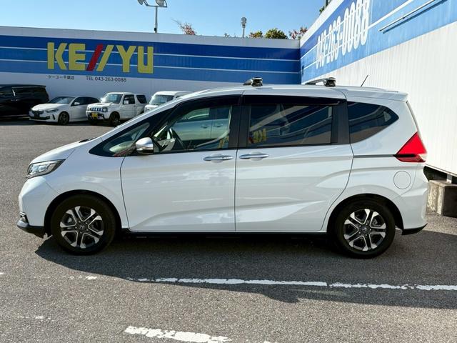 フリードハイブリッド ハイブリッド・クロスター　禁煙　ワンオーナー　ベースキャリア　衝突被害軽減システム　レーンアシスト　クルーズコントロール　横滑り防止　社外ナビ　フルセグ　ＣＤ　ＤＶＤ　ＵＳＢ　Ｂｌｕｅｔｏｏｔｈ　バックカメラ　ドラレコ前後（13枚目）