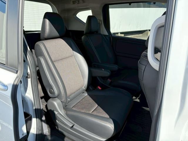 フリードハイブリッド ハイブリッド・クロスター　禁煙　ワンオーナー　ベースキャリア　衝突被害軽減システム　レーンアシスト　クルーズコントロール　横滑り防止　社外ナビ　フルセグ　ＣＤ　ＤＶＤ　ＵＳＢ　Ｂｌｕｅｔｏｏｔｈ　バックカメラ　ドラレコ前後（16枚目）