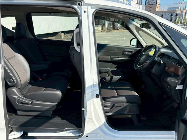 フリードハイブリッド ハイブリッド・クロスター　禁煙　ワンオーナー　ベースキャリア　衝突被害軽減システム　レーンアシスト　クルーズコントロール　横滑り防止　社外ナビ　フルセグ　ＣＤ　ＤＶＤ　ＵＳＢ　Ｂｌｕｅｔｏｏｔｈ　バックカメラ　ドラレコ前後（17枚目）