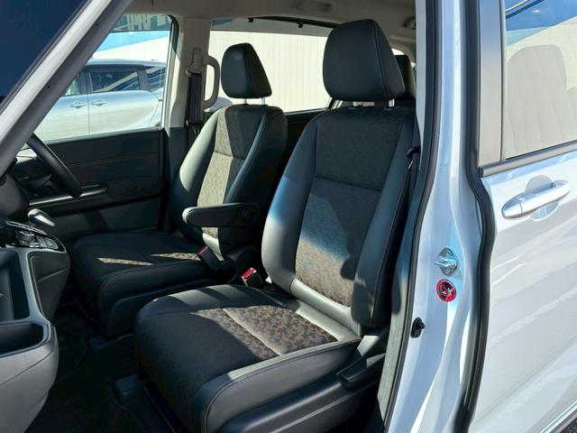 フリードハイブリッド ハイブリッド・クロスター　禁煙　ワンオーナー　ベースキャリア　衝突被害軽減システム　レーンアシスト　クルーズコントロール　横滑り防止　社外ナビ　フルセグ　ＣＤ　ＤＶＤ　ＵＳＢ　Ｂｌｕｅｔｏｏｔｈ　バックカメラ　ドラレコ前後（18枚目）