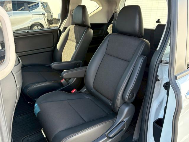 フリードハイブリッド ハイブリッド・クロスター　禁煙　ワンオーナー　ベースキャリア　衝突被害軽減システム　レーンアシスト　クルーズコントロール　横滑り防止　社外ナビ　フルセグ　ＣＤ　ＤＶＤ　ＵＳＢ　Ｂｌｕｅｔｏｏｔｈ　バックカメラ　ドラレコ前後（20枚目）