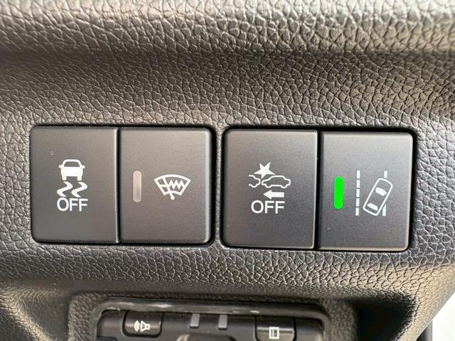 フリードハイブリッド ハイブリッド・クロスター　禁煙　ワンオーナー　ベースキャリア　衝突被害軽減システム　レーンアシスト　クルーズコントロール　横滑り防止　社外ナビ　フルセグ　ＣＤ　ＤＶＤ　ＵＳＢ　Ｂｌｕｅｔｏｏｔｈ　バックカメラ　ドラレコ前後（36枚目）