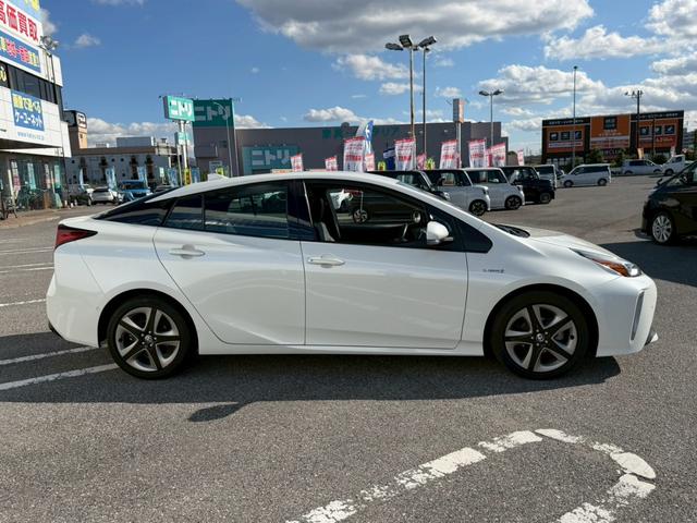 プリウス Ａツーリングセレクション　禁煙／前後ドラレコ／衝突被害軽減システム／コーナーセンサー／ヘッドアップディスプレイ／ヒーター付レザーシート／純正９型ナビ／フルセグ／ＣＤ／ＤＶＤ／Ｂｌｕｅｔｏｏｔｈ／バックカメラ／ＥＴＣ２．０（7枚目）