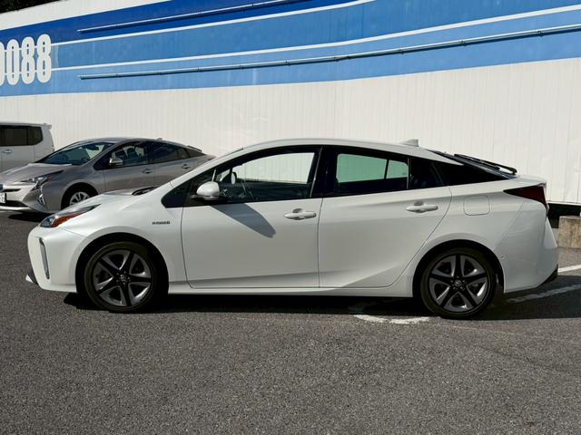 プリウス Ａツーリングセレクション　禁煙／前後ドラレコ／衝突被害軽減システム／コーナーセンサー／ヘッドアップディスプレイ／ヒーター付レザーシート／純正９型ナビ／フルセグ／ＣＤ／ＤＶＤ／Ｂｌｕｅｔｏｏｔｈ／バックカメラ／ＥＴＣ２．０（8枚目）